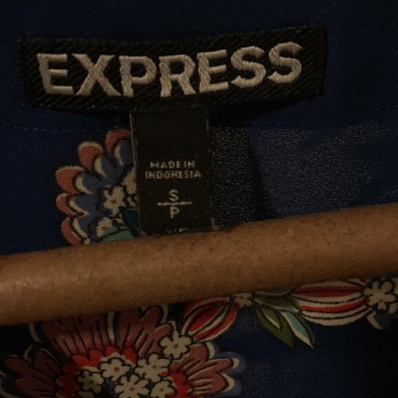 ⭐️express floral blouse⭐️ - Picture 3 of 3
